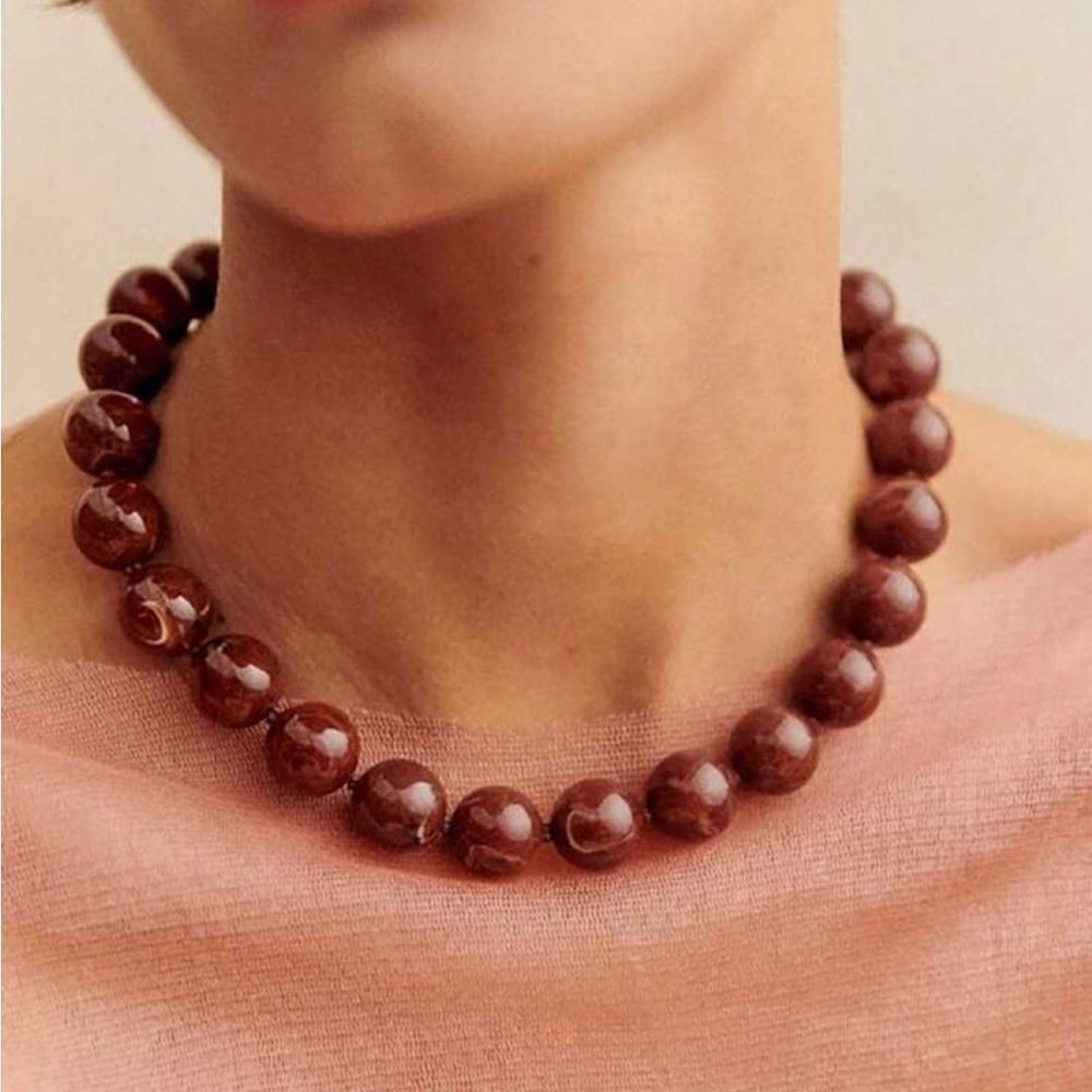 Elegant Brown Beaded Necklace Q381